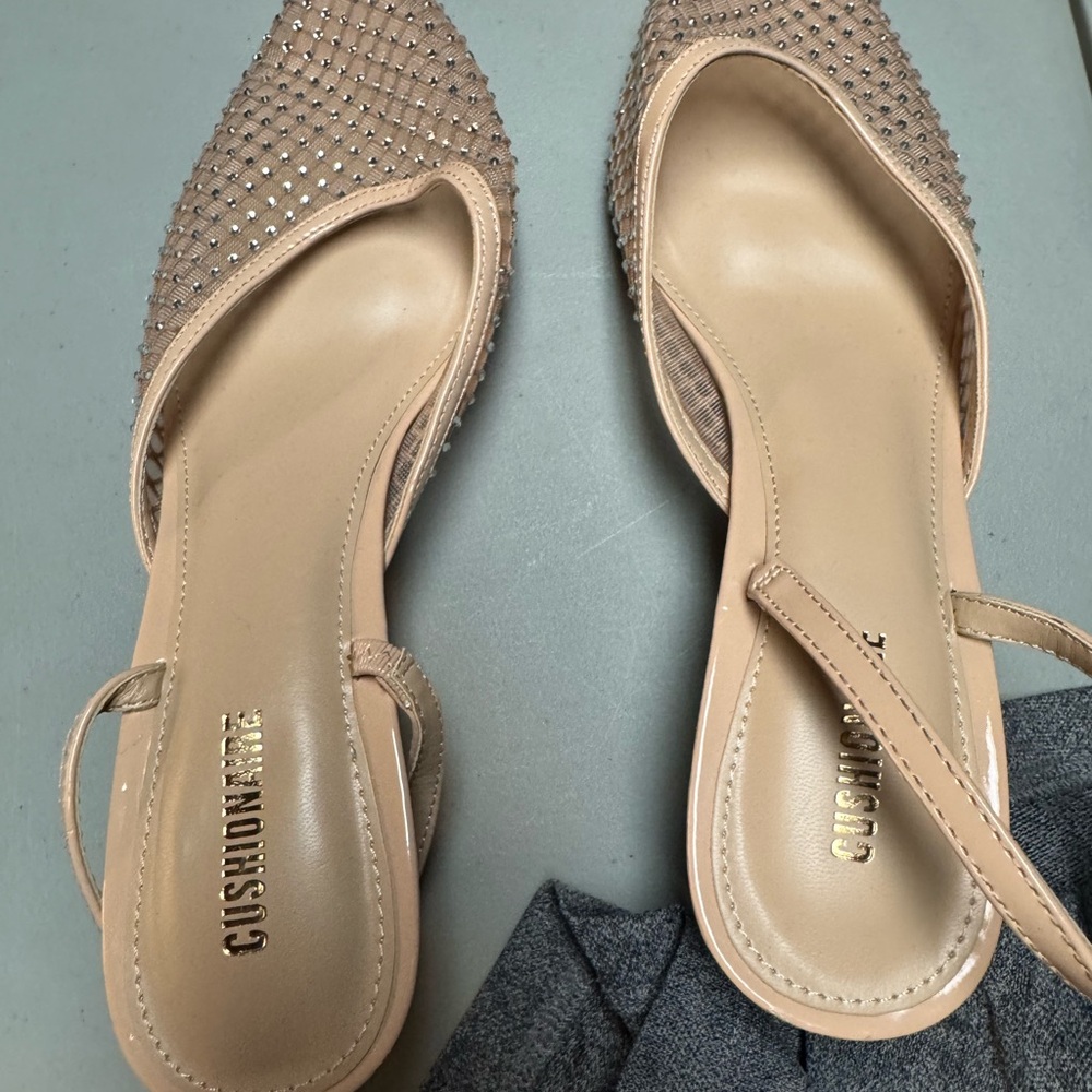 Cushionaire Nude Jeweled‎ Pointed Slingback Flats